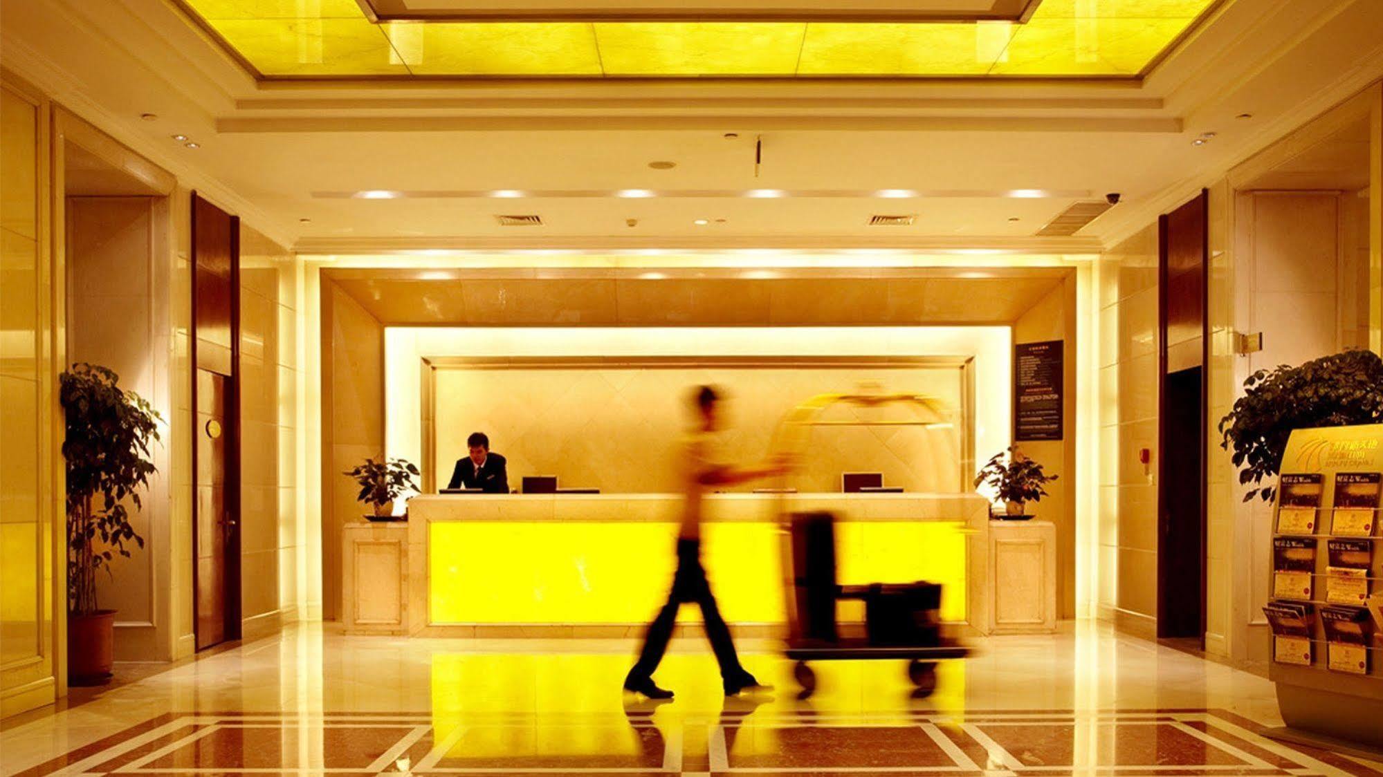 Shenyang Rich Gate Hotel Экстерьер фото